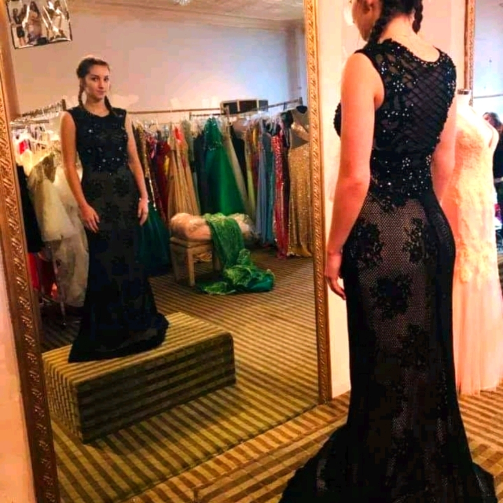 Dresses - Picture 1 of 1